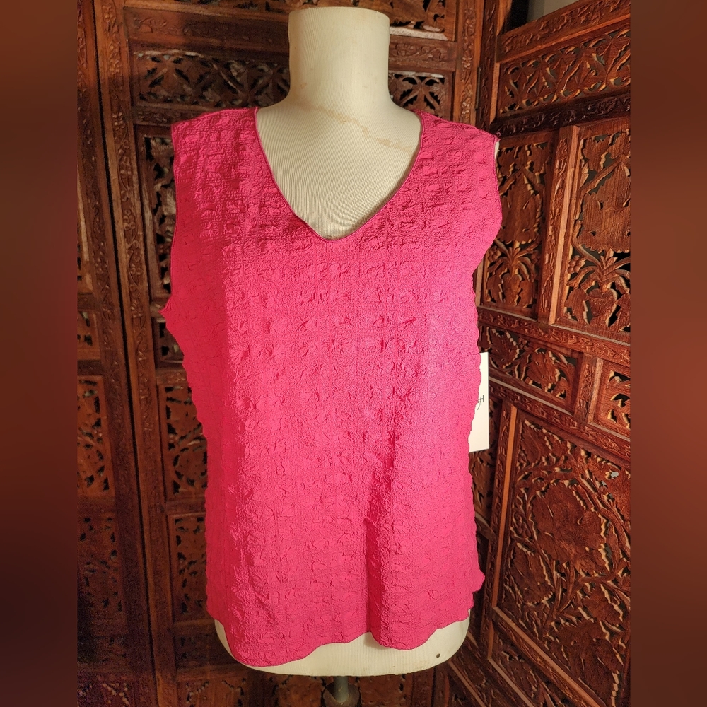 The Travel Collection Hot Pink Travel Lightwave Sleeveless Crinkle Shirt, Size M